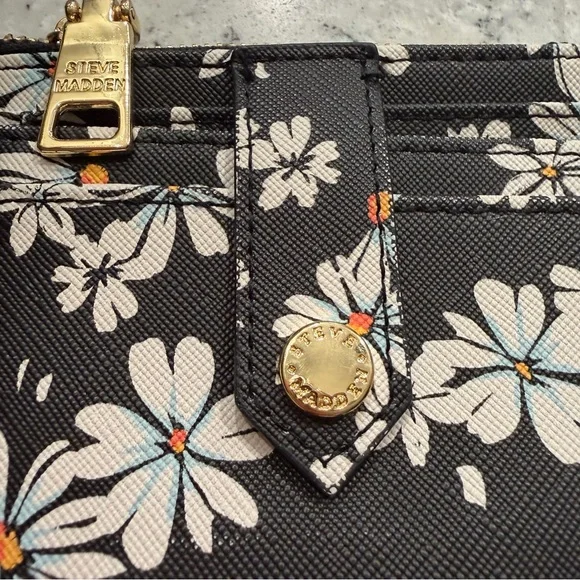 Steve Madden Floral Card Holder Wallet Black Daisy Print Zip Coin - Picture 4 of 8